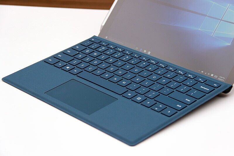 Surface Pro5 - i5 7th Gen - 8GB - 256GB with Keyboard and Charger